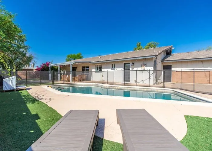 Sunshine, Paradise Escape! Private Pool, Sleeps 12 *