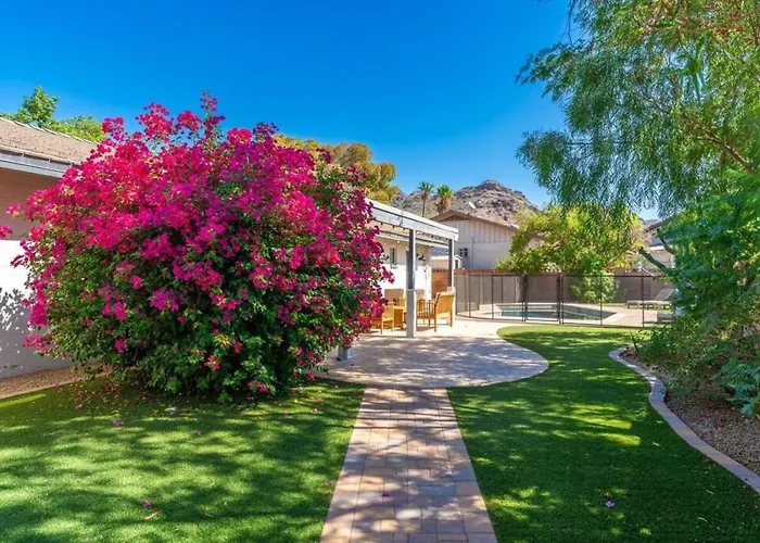 Holiday home Sunshine, Paradise Escape! Private Pool, Sleeps 12 Phoenix