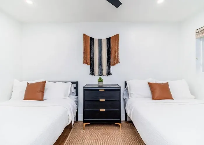 Holiday home Sunshine, Paradise Escape! Private Pool, Sleeps 12