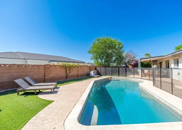 Sunshine, Paradise Escape! Private Pool, Sleeps 12 Holiday home Phoenix