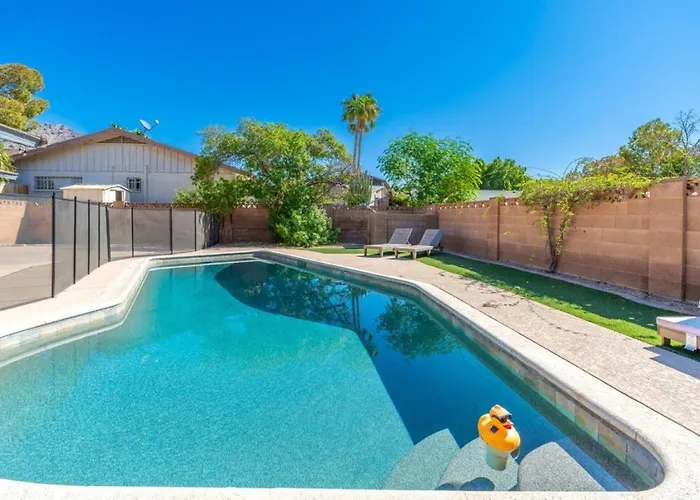Sunshine, Paradise Escape! Private Pool, Sleeps 12